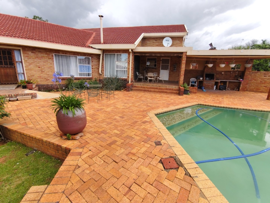 3 Bedroom Property for Sale in Pellissier Free State